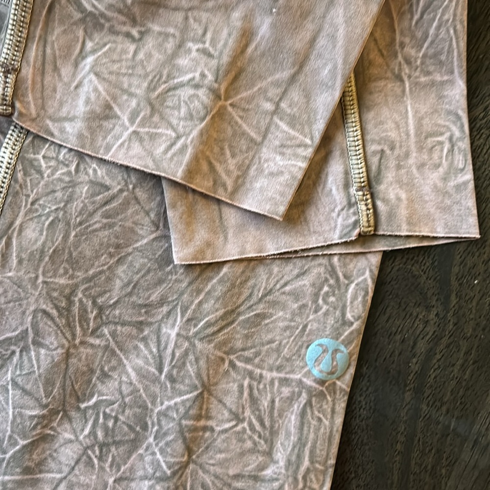 Lululemon Size 4. 25” Inseam. Mauve Pattern - image 2